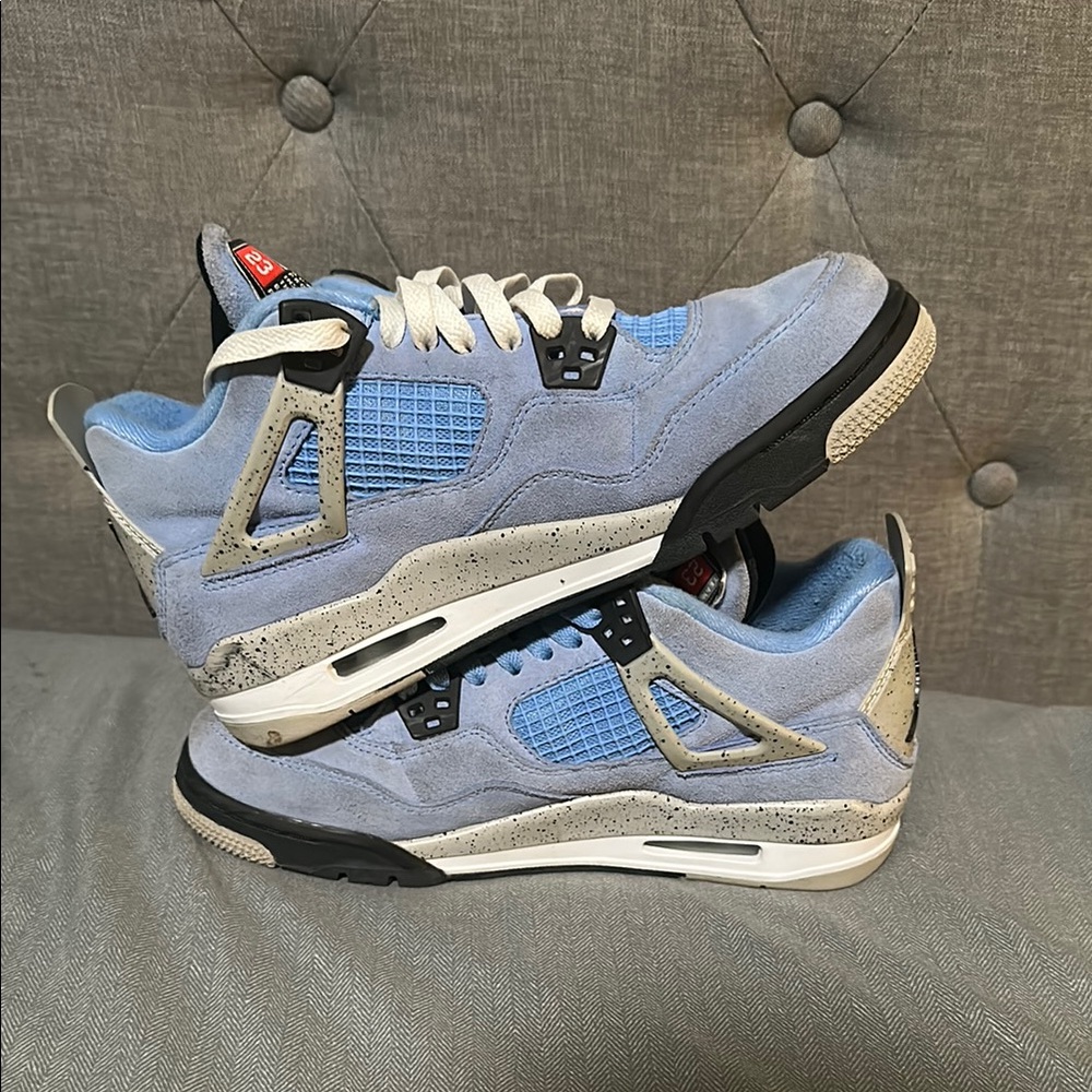 Air Jordan 4 University Blue